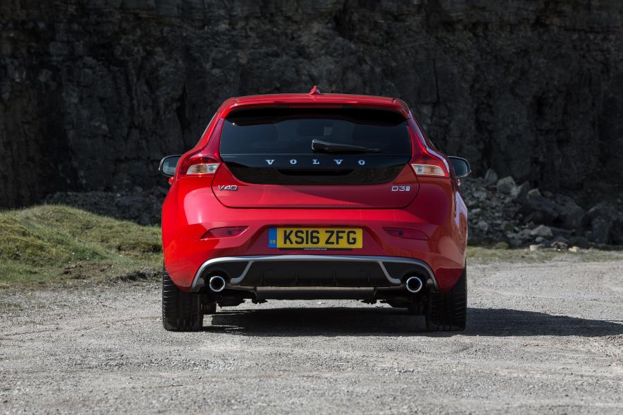  Volvo V40 D3 R-Design 2016 года  (UK) (фото 2 из 30)